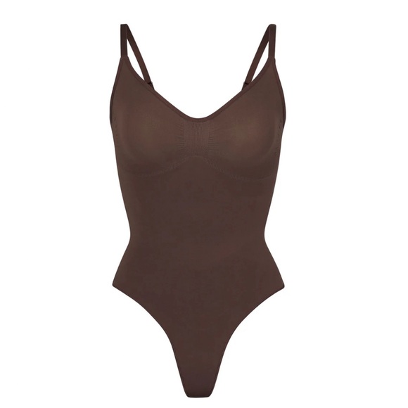 SKIMS Seamless Sculpt Thong Bodysuit - Picture 3 of 3